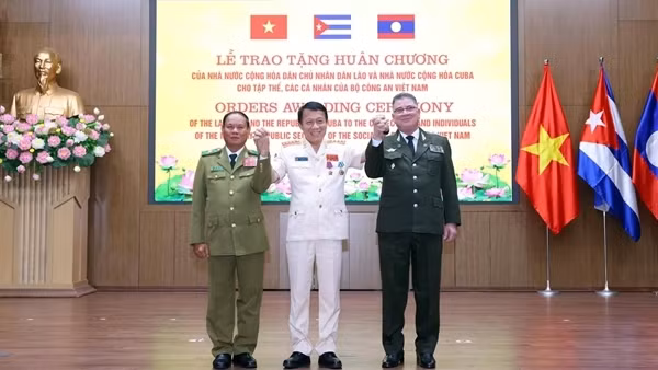 Vietnam–Laos friendship spotlighted at international book festival in Vientiane ảnh 3