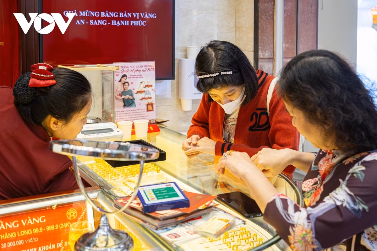Vietnam to hold gold bullion bidding session to stabilise domestic market -0