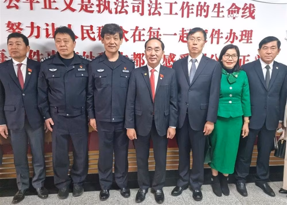 Deputy Minister Tran Quoc To takes field trips to local police units -0