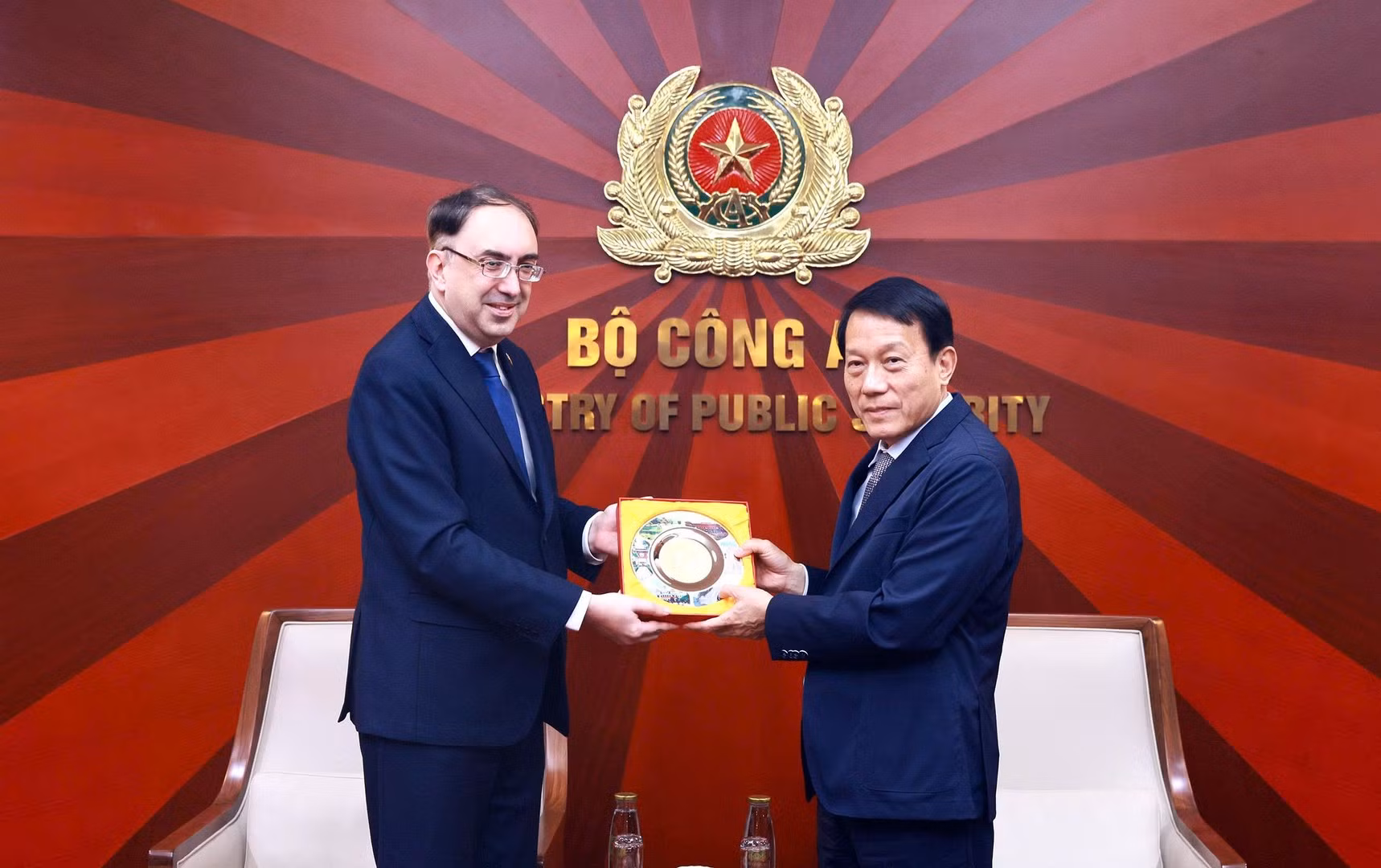 Minister Luong Tam Quang hosts Armenian Ambassador -0