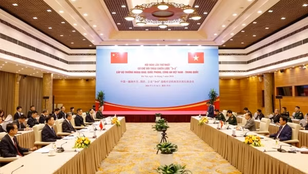 Top Vietnamese leader arrives in Beijing for state visit to China ảnh 7