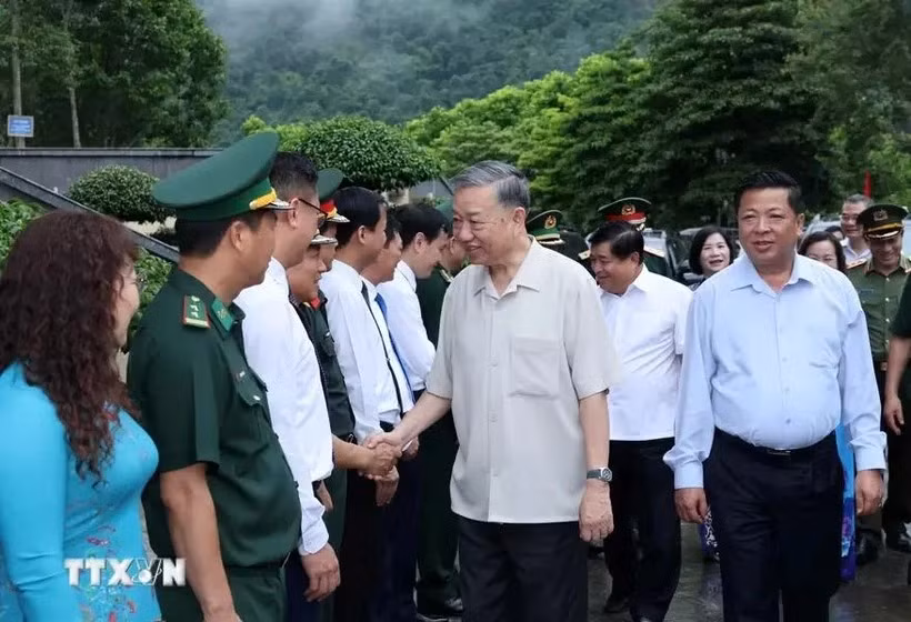 President To Lam pays tribute to late leader in Cao Bang province -0