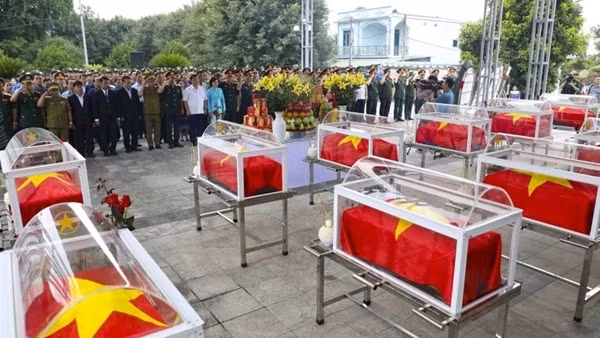 MPS holds special art program in celebration of War Invalids and Martyrs’ Day ảnh 3