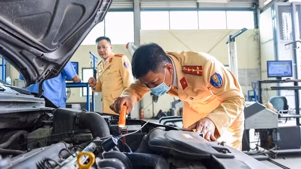 Traffic police requested to take measures to ensure traffic safety ảnh 3