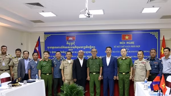 Training course on security guard opened for Cambodian police officers ảnh 2