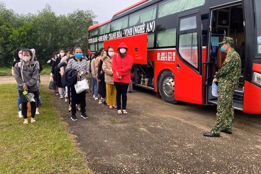 14 Vietnamese victims of human trafficking return home -0