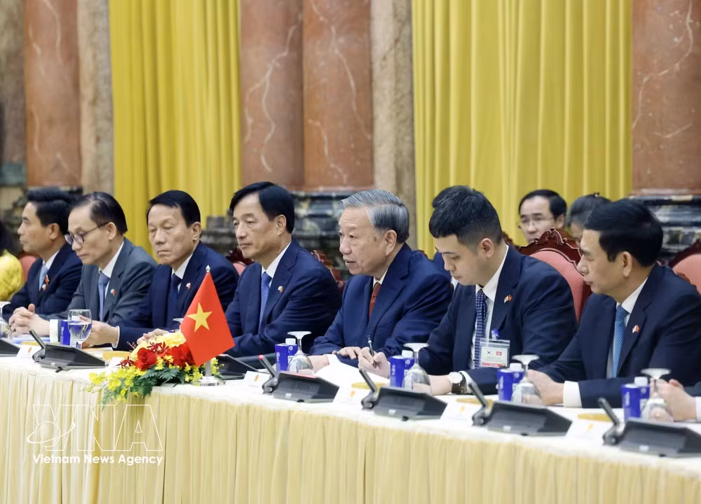 Top leader holds talks with RoK President in Hanoi -0