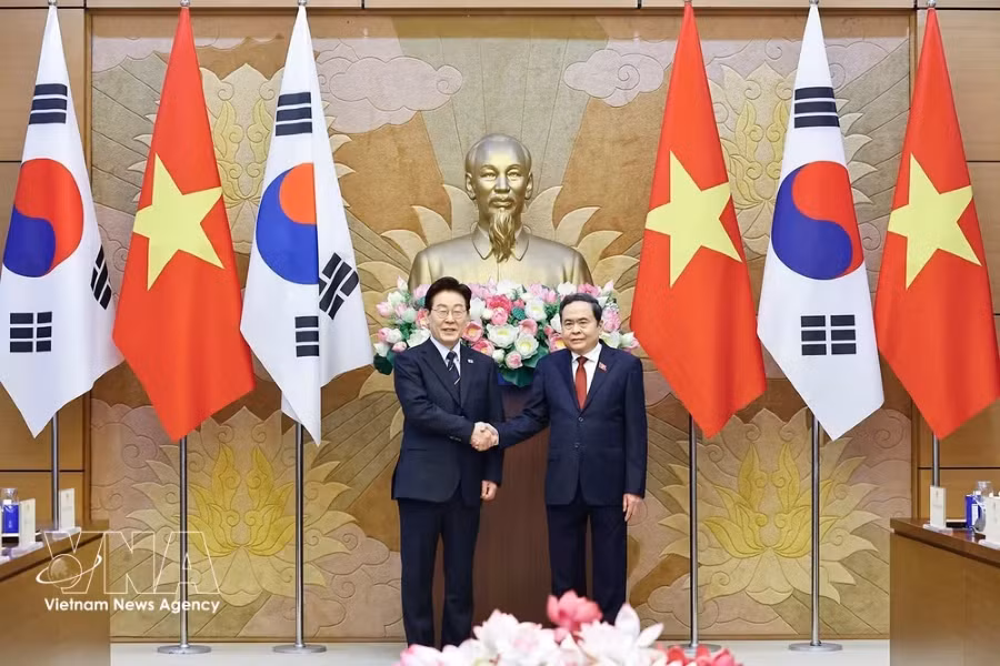 Vietnamese legislature backs implementation of agreements inked with RoK: NA Chairman -0