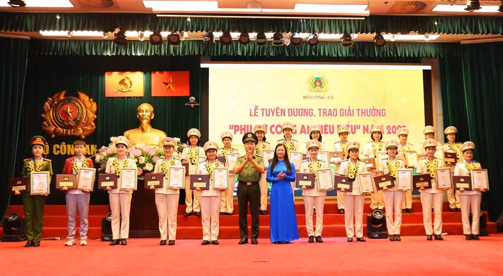 MPS honors outstanding policewomen -0