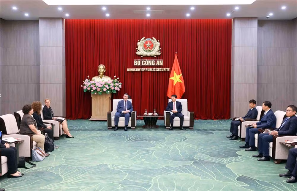 Vietnam, US seek to promote cooperation in aviation security -0