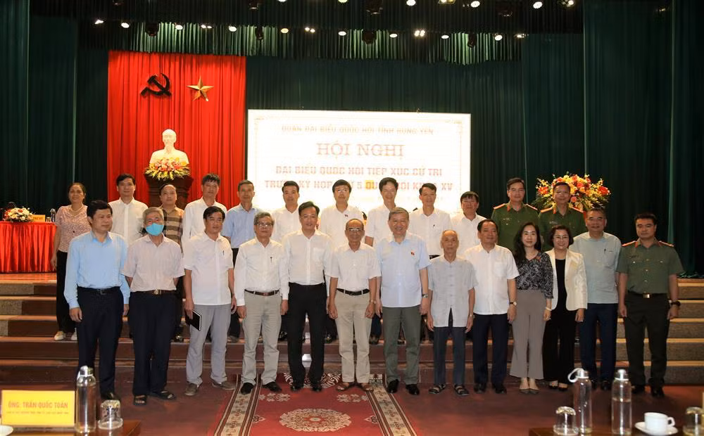 General To Lam meets voters in Hung Yen province -0