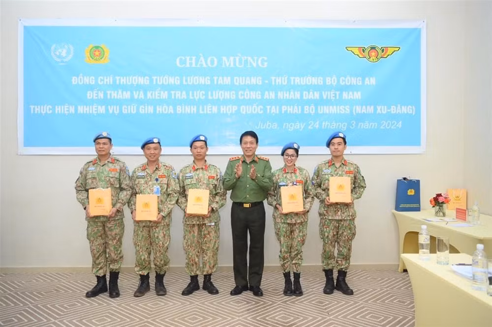 Deputy Minister Luong Tam Quang visits Vietnamese peacekeepers in UNMISS -0