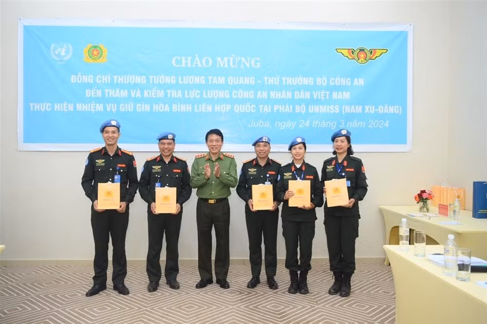 Deputy Minister Luong Tam Quang visits Vietnamese peacekeepers in UNMISS -0