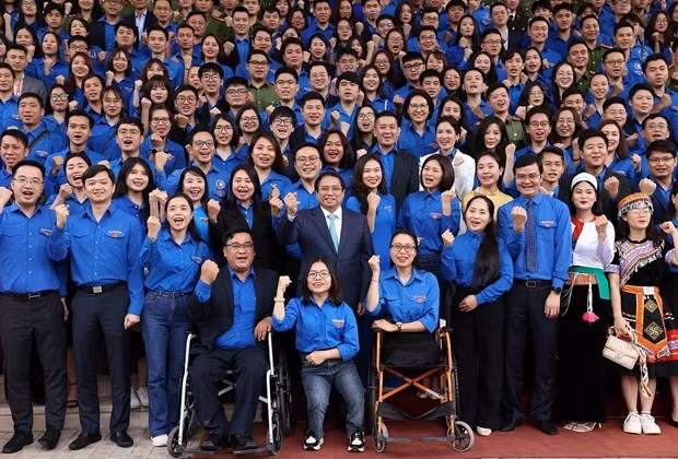 PM urges youth to pioneer in digital transformation -0