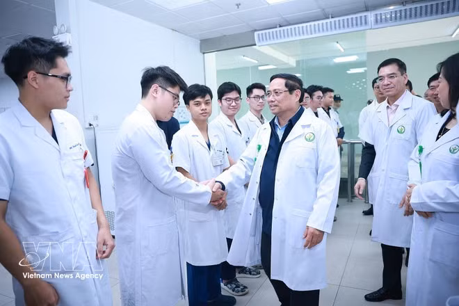 PM extends best wishes to doctors, patients on Tet occasion -0