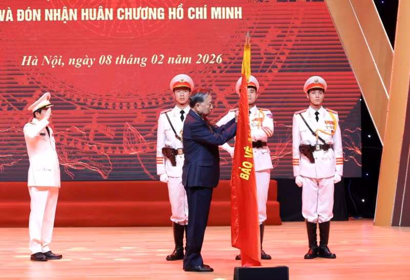 Public Security Intelligence Force receives Hồ Chí Minh Order -0