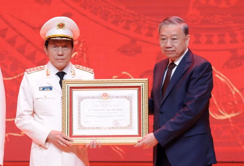 Public Security Intelligence Force receives Hồ Chí Minh Order -0