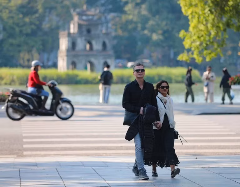 Hanoi Old Quarter remains popular destination for international visitors -7