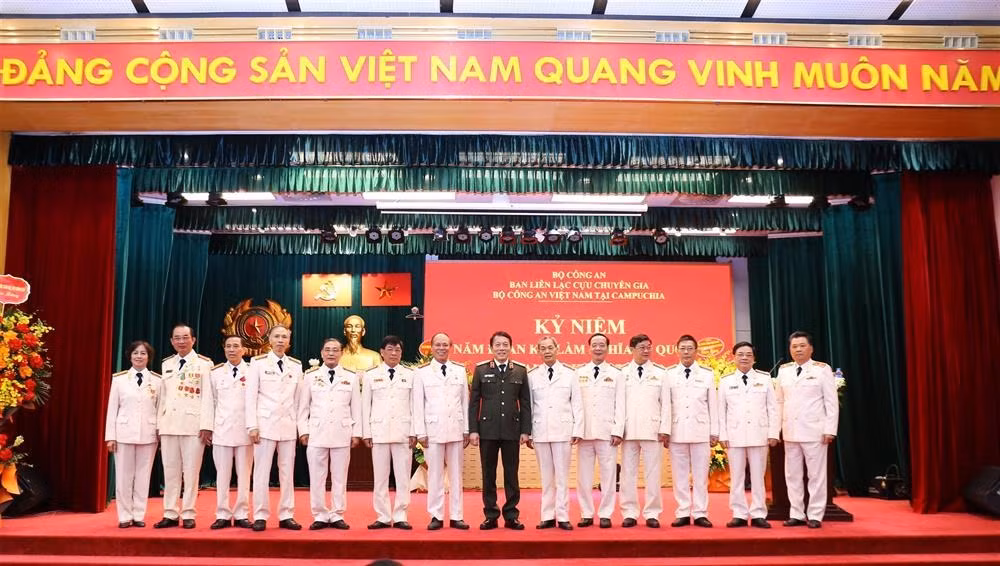 Minister Luong Tam Quang attends 45 years since MPS sent first expert delegation to do international duty in Cambodia -0