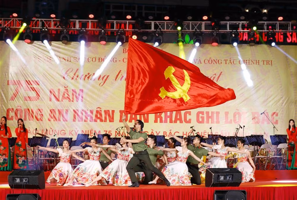 Ministry of Public Security celebrates 75 years since Uncle Ho gave teachings to Public Security Forces -0