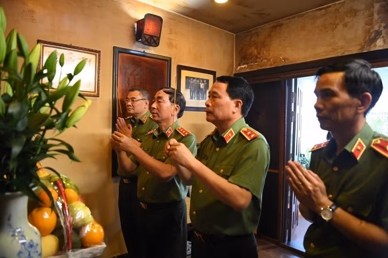 MPS leaders pay tribute to Hero of People’s Armed Forces To Quyen -0