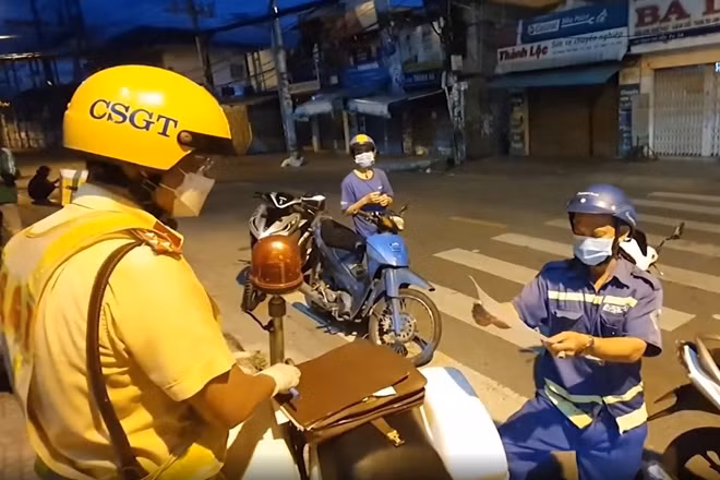 HCMC police take the lead in the fight against COVID-19 -0