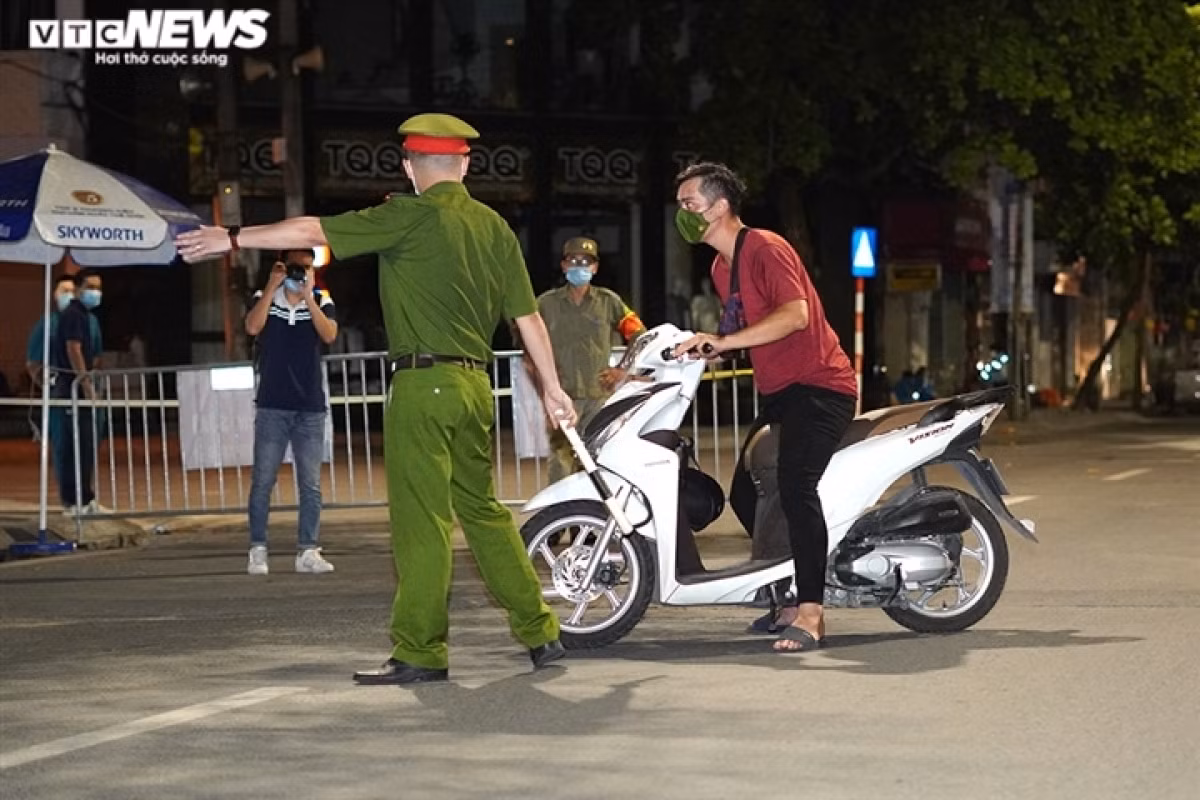 Hanoi considers extending social distancing measures against COVID-19 -0