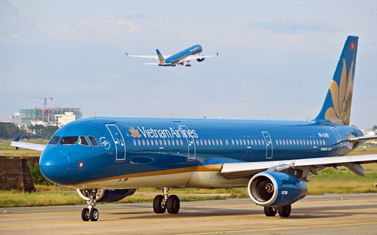 Fully vaccinated people should be allowed to fly on domestic air routes -0