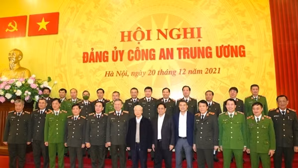 Party leader meets with voters in Hanoi ahead of NA's fifth session ảnh 2
