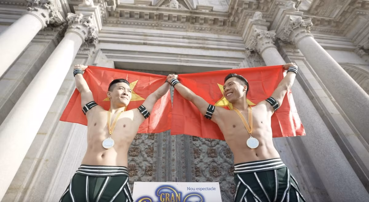 Vietnamese circus artists break world record in Spain -0