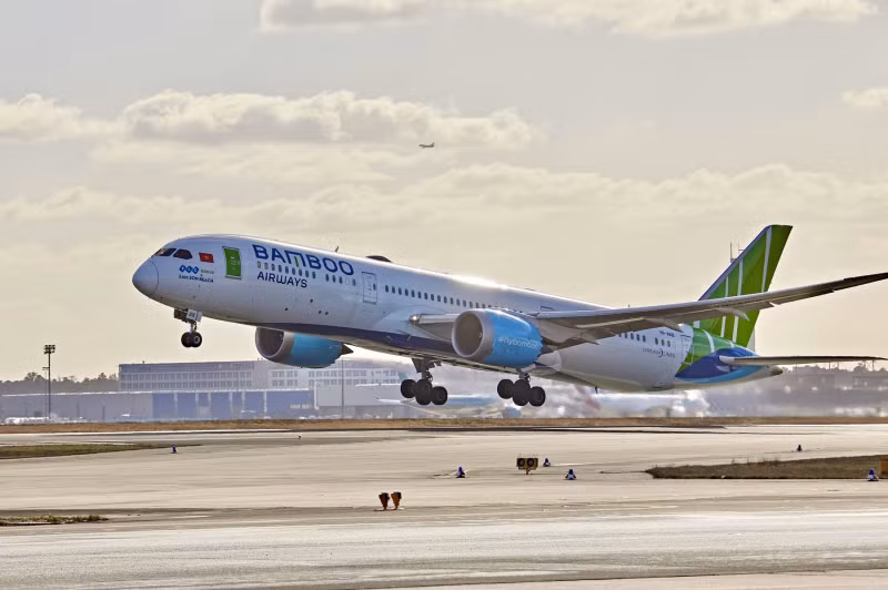 Bamboo Airways ready to repatriate Vietnamese people from Ukraine -0