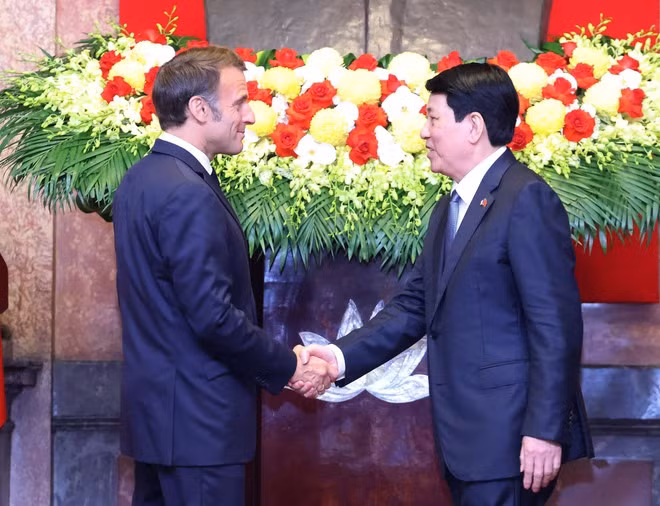 Vietnamese, French leaders hold joint press conference following talks -0