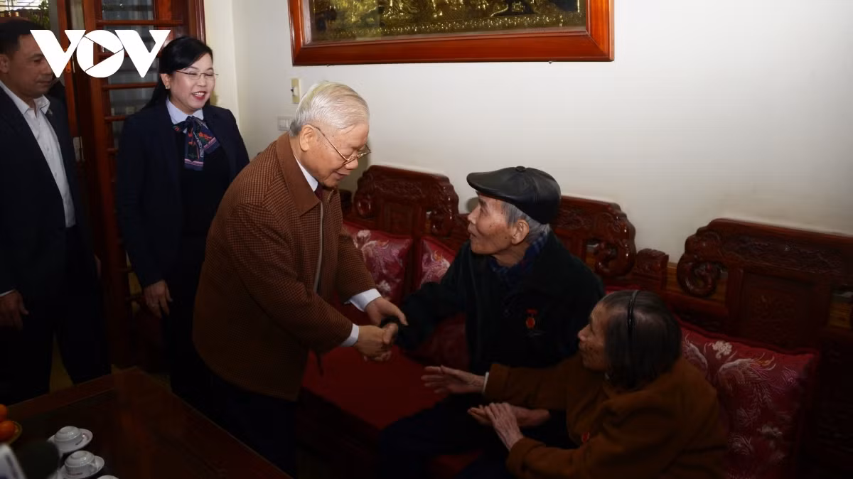 Top Party leader pays pre-Tet visit to Thai Nguyen -0