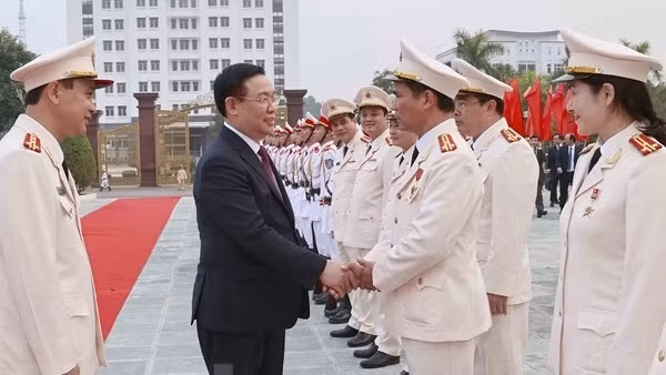 Fourth working day of 15th NA’s fifth session ảnh 3
