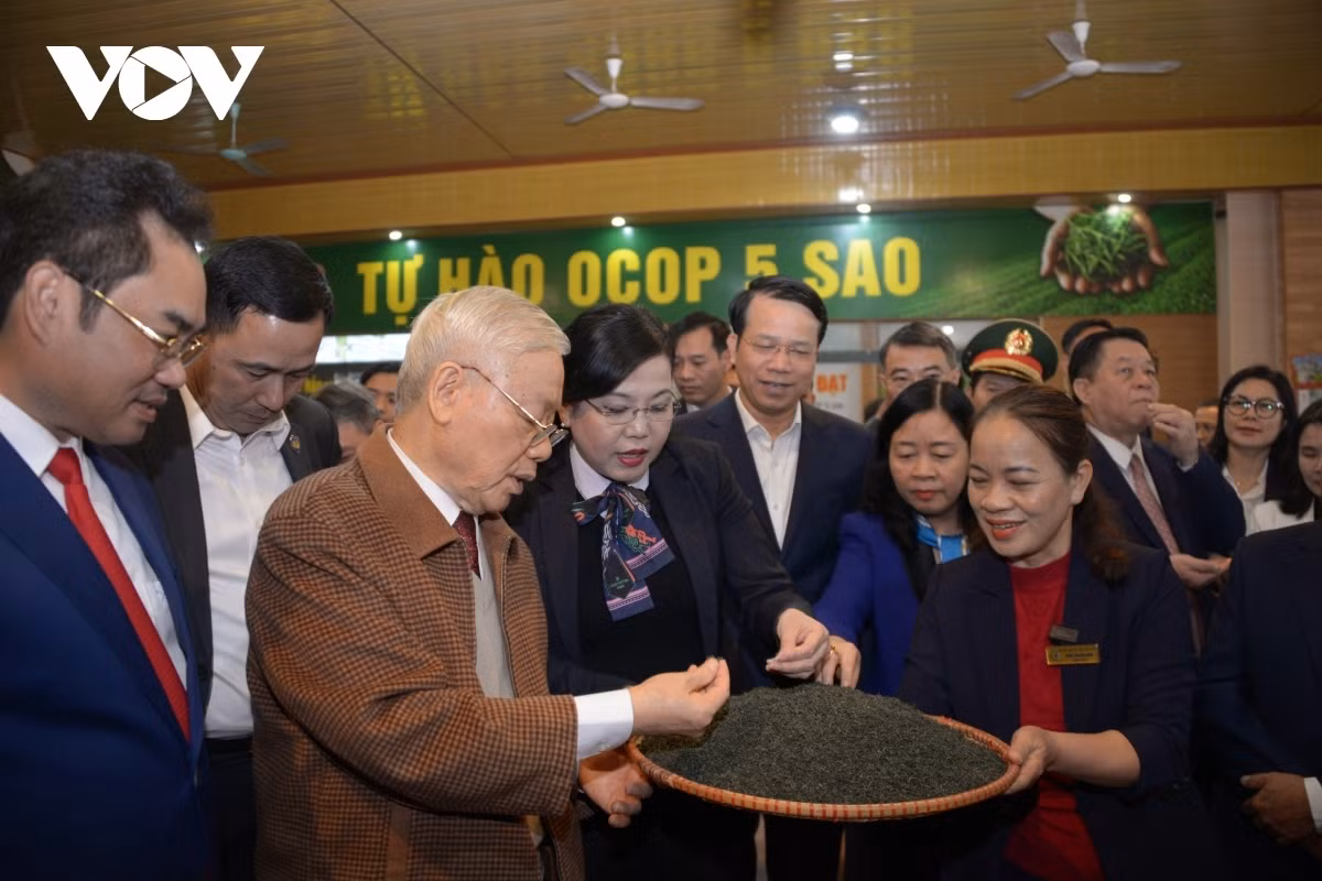 Top Party leader pays pre-Tet visit to Thai Nguyen -0