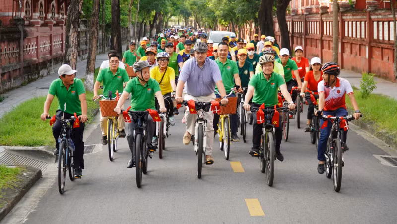 "Cycling – The story of a green road" kicks off in Hue ảnh 1