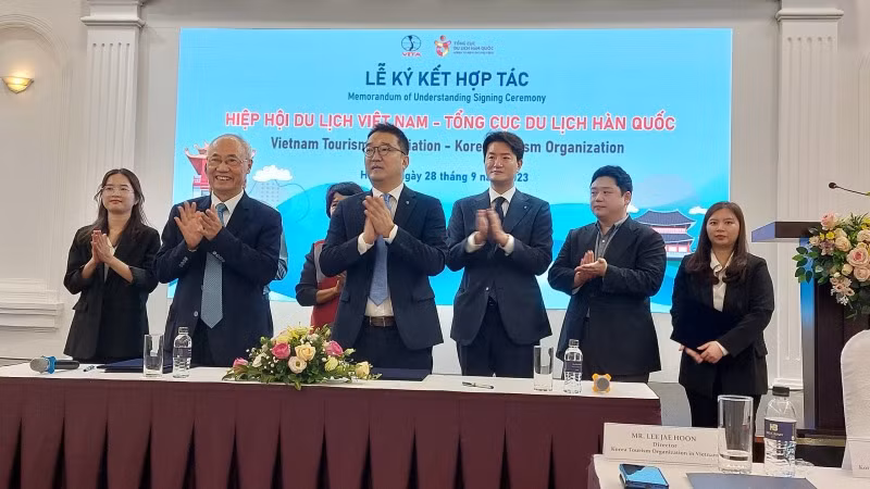 Vietnam, RoK sign MoU to strengthen tourism cooperation -0