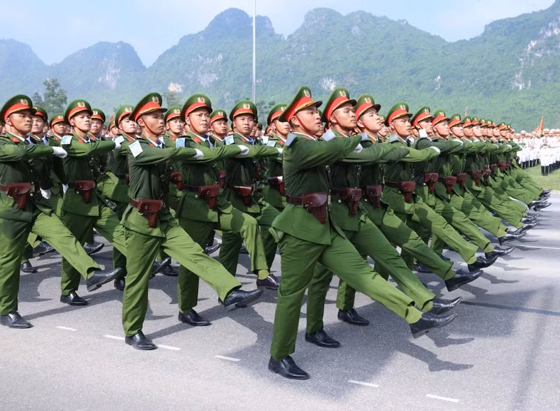 Police, military forces join rehearsal for 80th National Day celebration parade -2