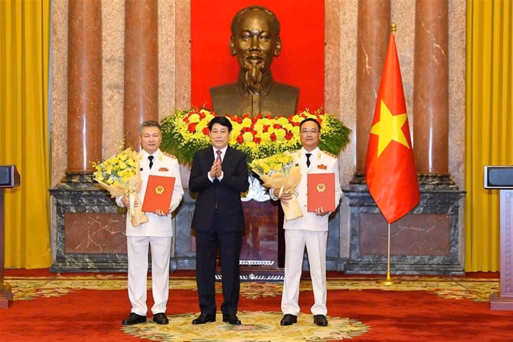 State President presents rank promotion decisions to senior officers of People’s Army and People’s Public Security Forces -0