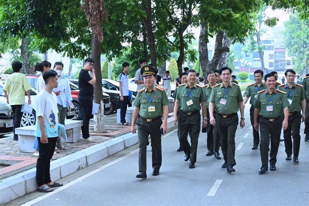 Deputy Minister Tran Quoc To inspects 2025 Public Security University-level Assessment Exam -0