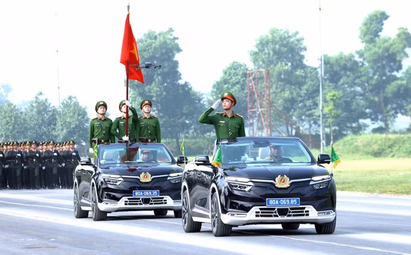 Police, military forces join rehearsal for 80th National Day celebration parade -0