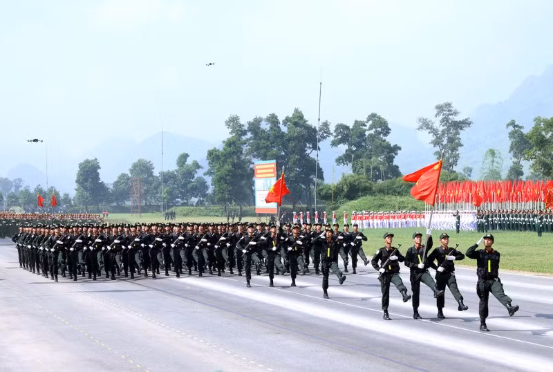 Police, military forces join rehearsal for 80th National Day celebration parade -5