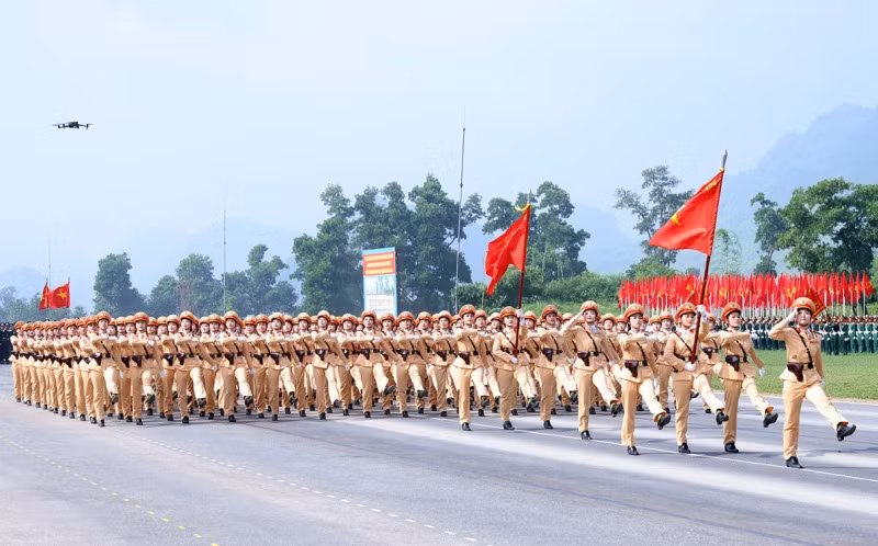 Police, military forces join rehearsal for 80th National Day celebration parade -3
