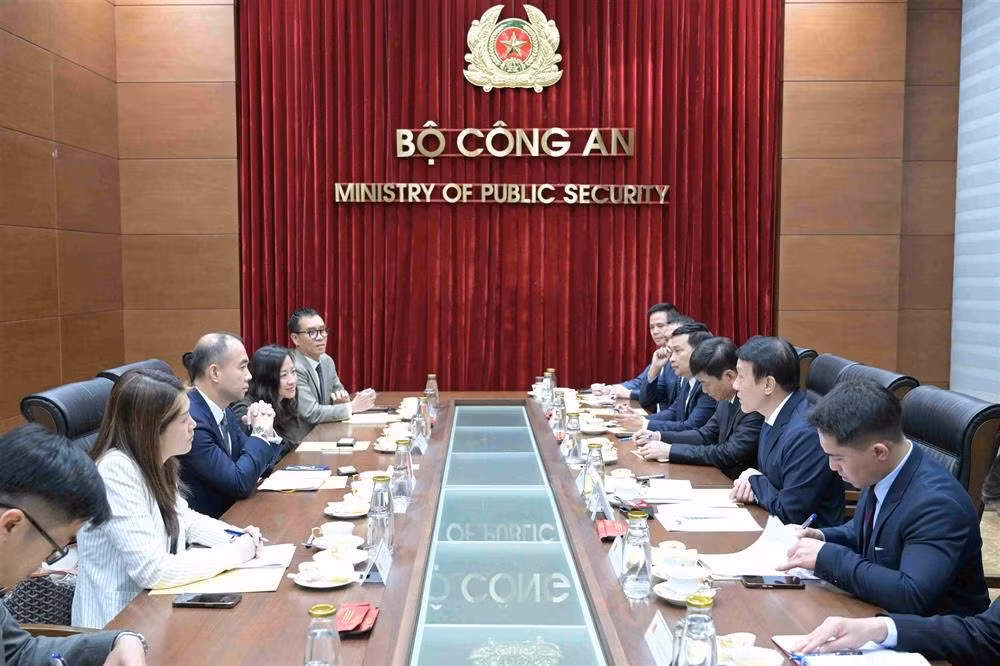 Minister Luong Tam Quang urges FedEx to boost logistics, aviation security cooperation -0
