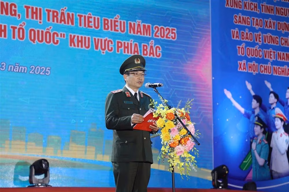 Outstanding young officers from communal police force honored at Public Security Youth Camp -0
