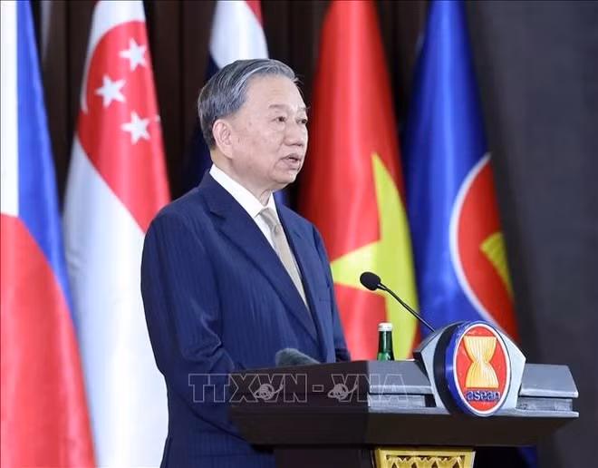 Party chief attends ceremony marking Vietnam’s 30 years of ASEAN membership -0