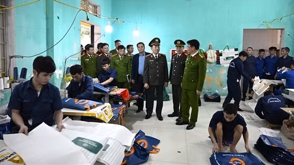 Deputy Minister Tran Quoc To attends “All People Protecting National Security” Festival in Thai Nguyen province ảnh 2