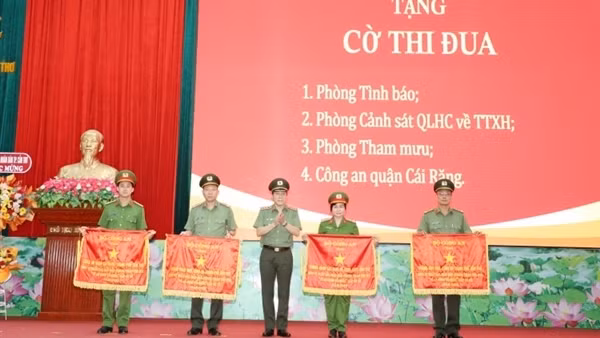 PM Pham Minh Chinh meets voters in Can Tho city ảnh 4