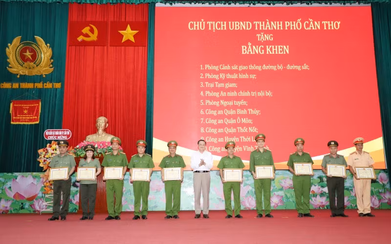 Ensuring order and security in Can Tho plays important role in development of Mekong Delta - 2