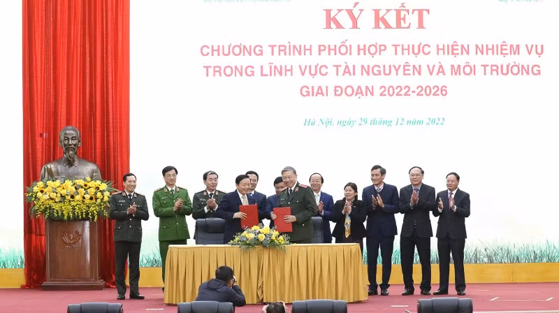 Ministry of Public Security, Ministry Natural Resources and Environment sign cooperation deal -0